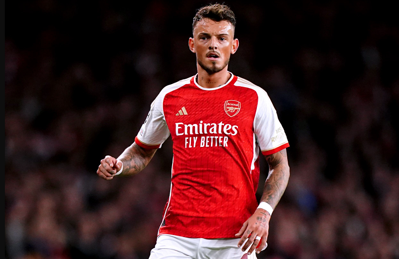 ben-white-tran-an-cdv-arsenal-sau-khoanh-khac-roi-san-day